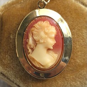 Cameo Gold Tone Vintage Necklace